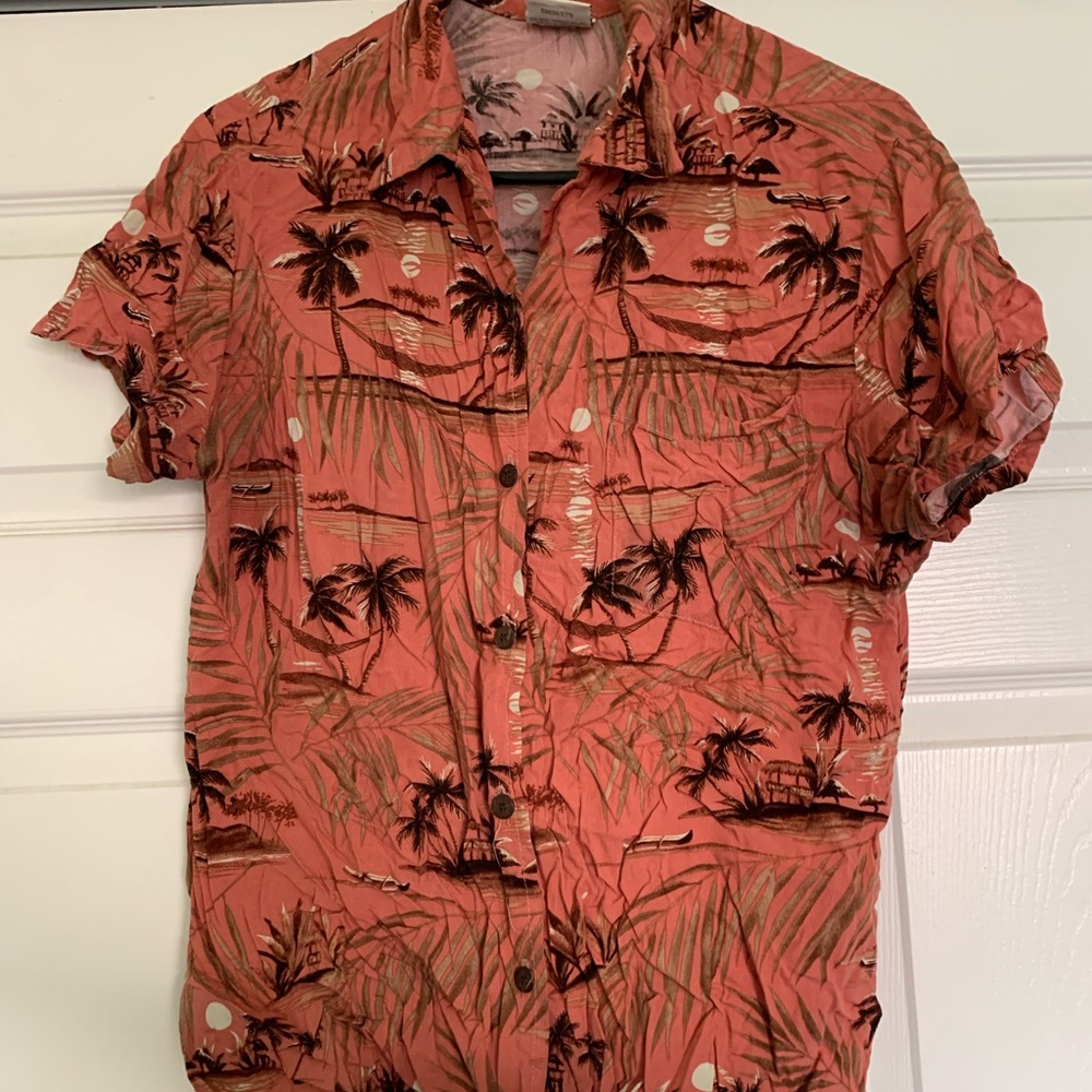Women’s Hawaiian Shirt. Size M. Go Barefoot brand.
